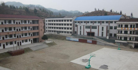 三堂街镇中心学校环境