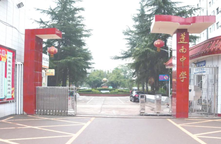 蓬南中学环境