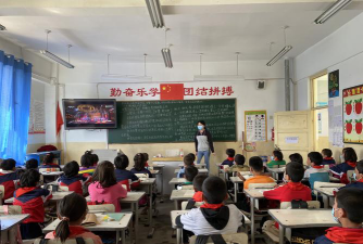 阿克托海乡中心小学4村环境