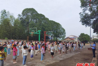 长江中心完小环境