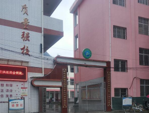 田坝乡田坝九年制学校环境