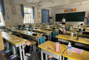 川硐中学环境