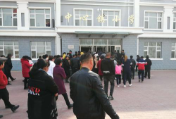 依安县中心镇平等小学环境