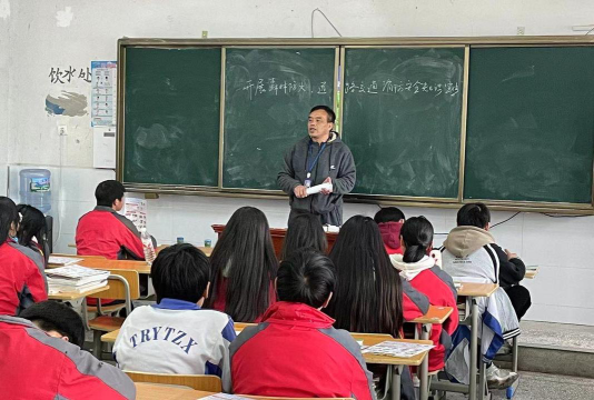 鱼塘中学环境