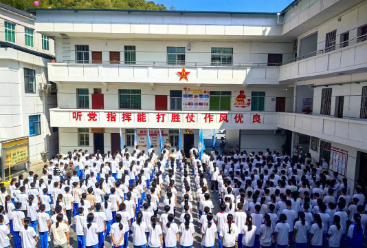 蒿坪镇初级中学环境
