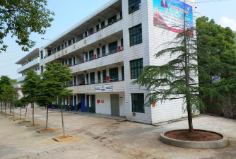 祁东县白鹤铺镇鸣鹿中学环境