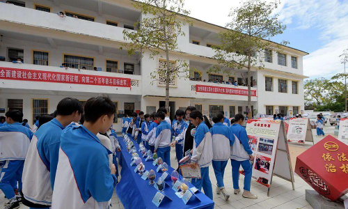 怀集县诗洞镇初级中学环境