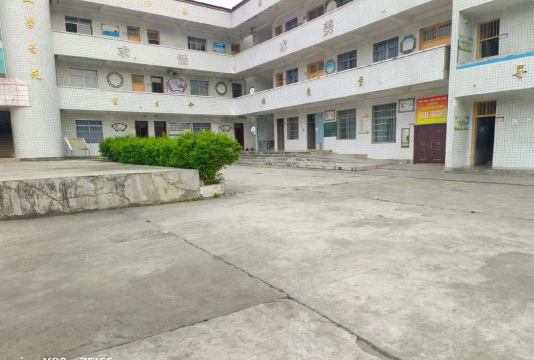 钱家乡中学环境