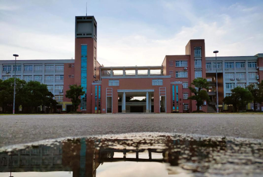 中湖中学环境