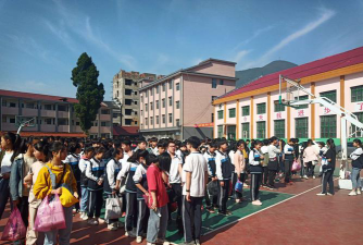 马路镇中学环境