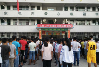 三江口镇民族中学环境