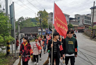 凤凰县两林九年制学校环境