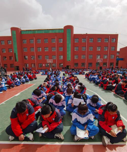 阿合奇县哈拉布拉克中学环境