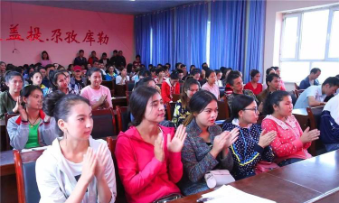 麦盖提县尕孜库勒乡中学环境