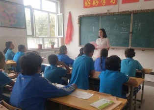 阿瓦提镇中学环境
