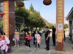 插旗中心小学环境
