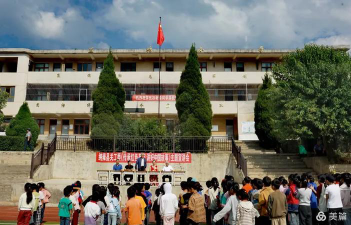 纳雍化作乡黑塘九年制学校环境