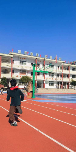 汩罗市城关镇城关一小环境