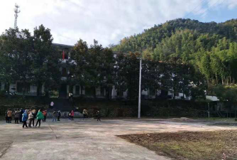 临湘市龙源乡中心小学环境