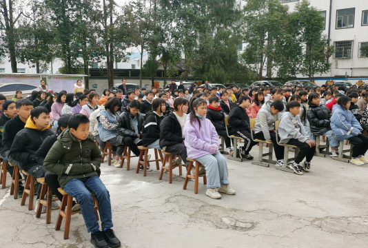 施秉县马号乡中学环境