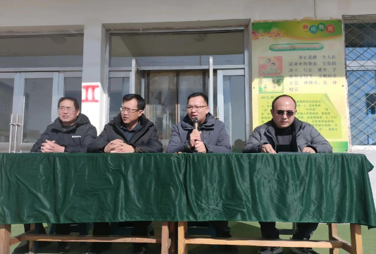 草坪镇中心校环境
