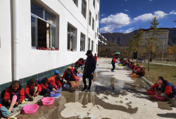 江孜县日朗乡中心小学环境