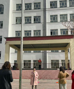 阿图什市第六中环境