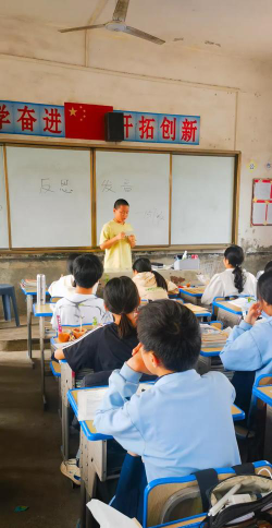 龙海镇中心小学环境