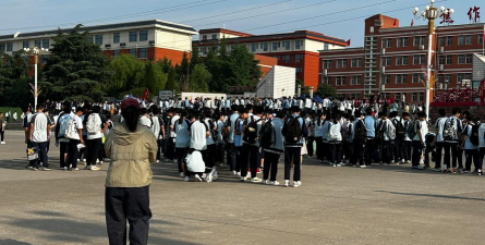 都岭中学环境
