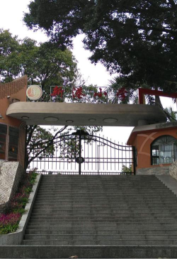 广州新港小学环境