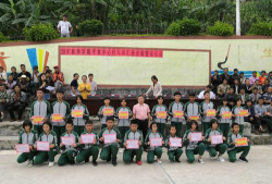 新平县平掌中学环境