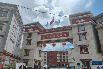 班玛县藏文中学环境