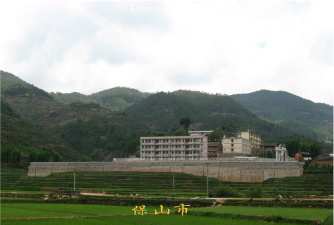 隆阳区瓦渡中学环境