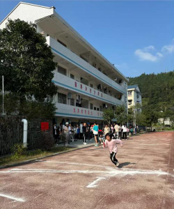 洪江市熟坪乡中心小学环境