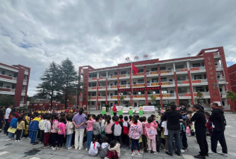 首车中心完小环境