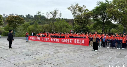 龙山县新城办事处中心小学环境