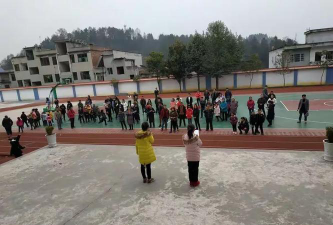 官坝中心完小环境