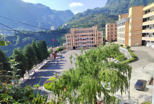 绥江县南岸镇中学环境