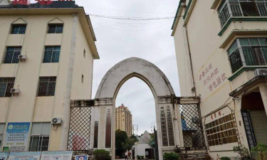 德宏瑞丽国际珠宝翡翠学校环境