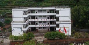 彝良县两河乡中学环境