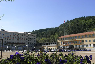 围场县克勒沟镇中学环境
