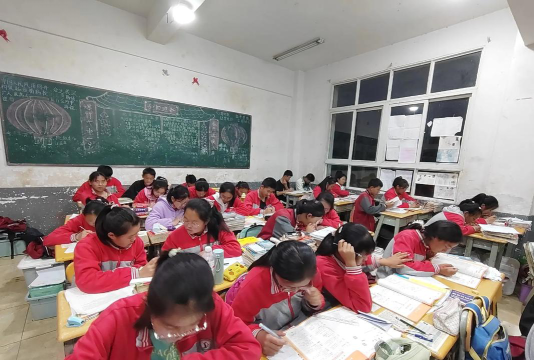 宁蒗县永宁中学环境