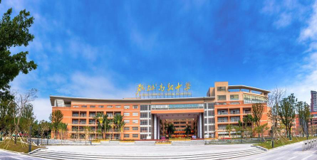 深圳龙城高级中学环境