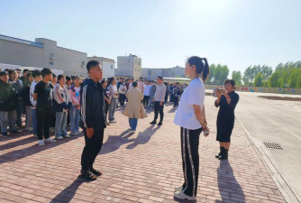 里坦一中环境
