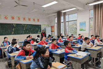 河南省平顶山汝州市洗耳河办事处十里小学环境