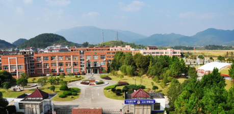 三合镇中心小学环境