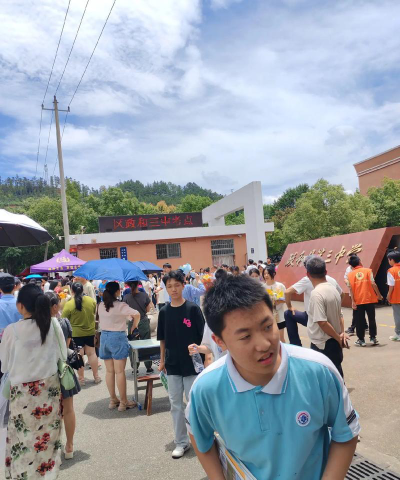 三管镇三管初中环境