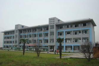 城郊初级中学环境