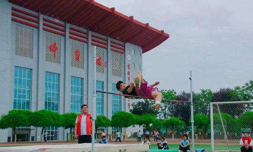 临翔区凤翔中学环境
