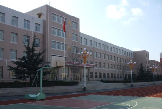 大连市一二一中学环境